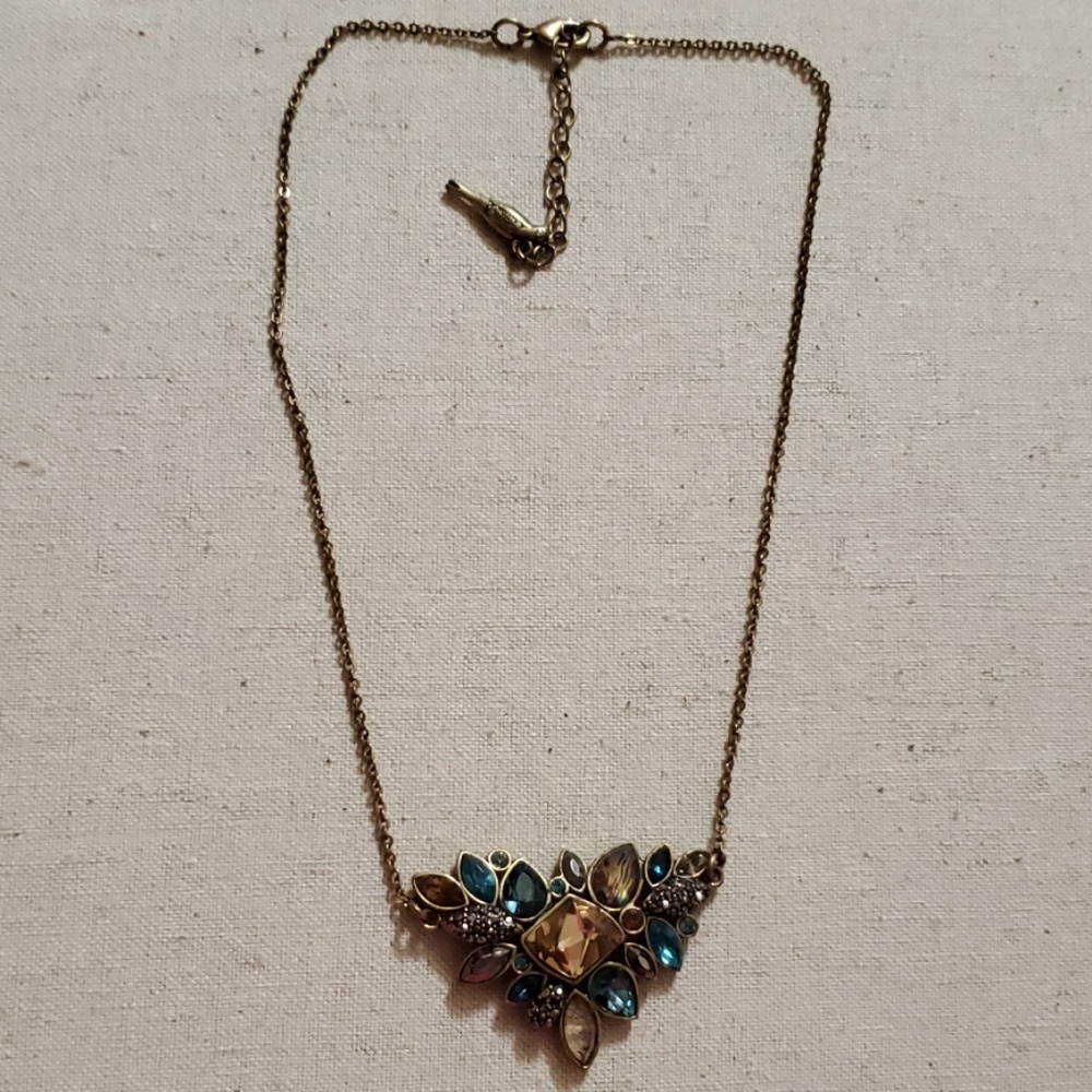 Pendant necklace blue